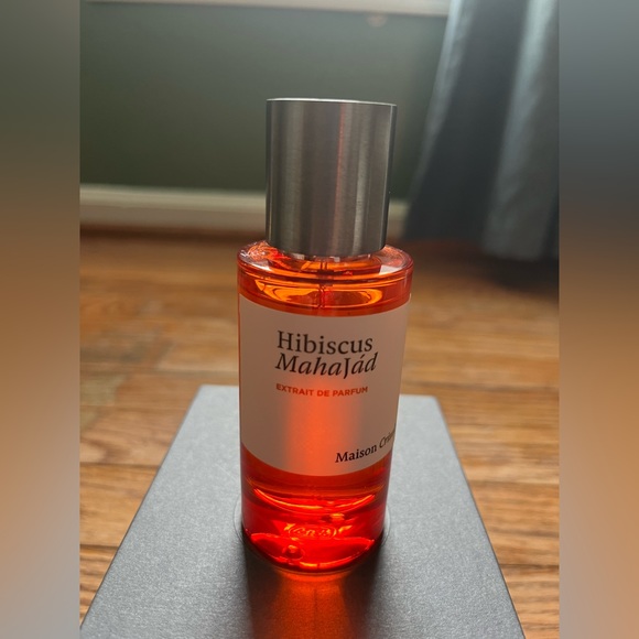 📍SOLD📍Hibiscus Mahajad by Maison Crevelli Extrait de Parfum. - Picture 4 of 9